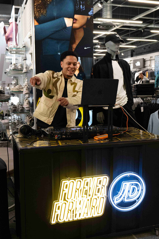 DJ Maël aux platines